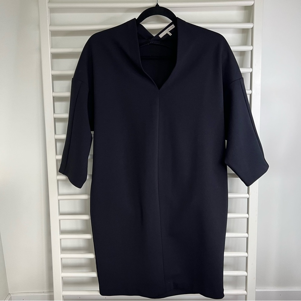 Oak+Fort V-Neck Structured Black Half-Sleeve Shift Dress XS